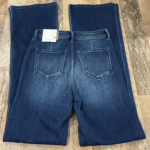 Ultra high rise, flare jeans. Size 5/26. NWT - Picture 3 of 5